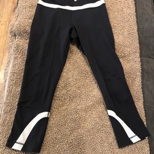 Lululemon black and white leggings size 6